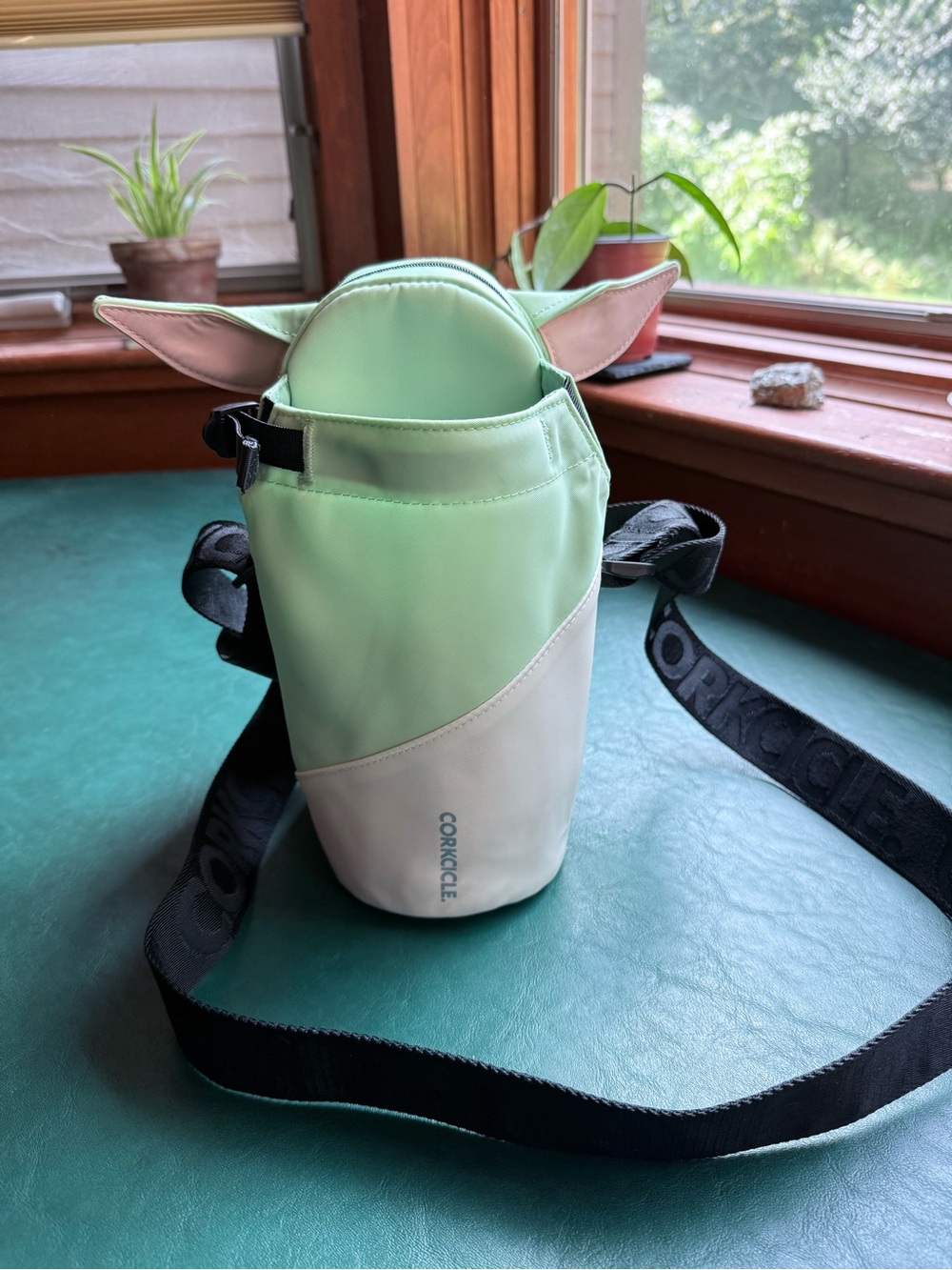 Grogu Crossbody Water Bottle Sling Bag by Corkcicle – Star Wars - Picture 3 of 5